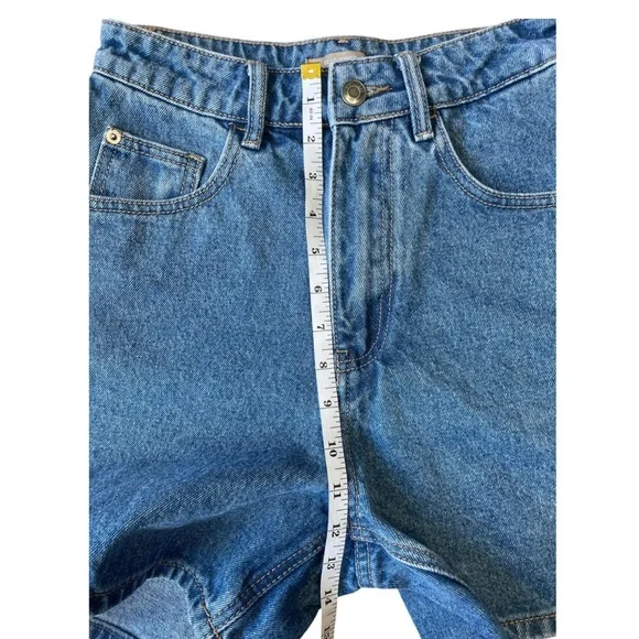 12 STOREEZ Flared Denim High Rise Mini Shorts, Medium Wash - Size XS - Picture 6 of 10
